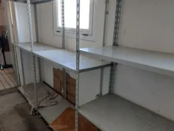20#8450 Scaffali espositori ed apparecchiature elettroniche