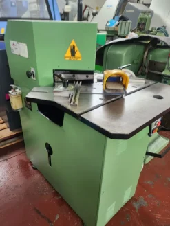 Scantonatrice lamiera FARINA Mod 300/6