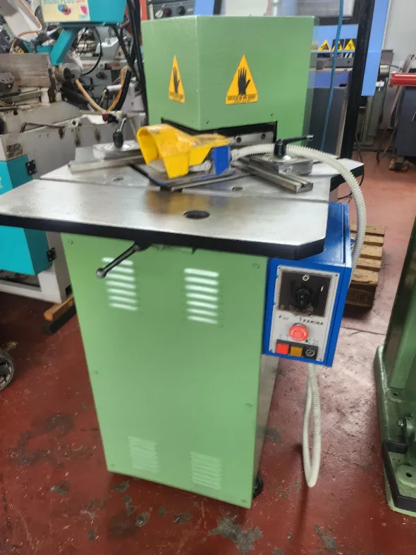 Scantonatrice lamiera FARINA Mod 300/6