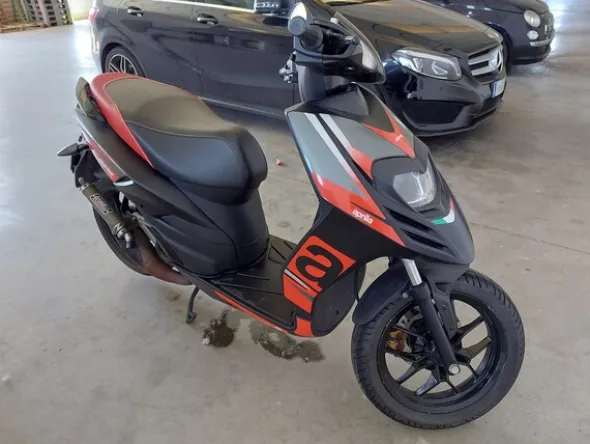 1#7856 Scooter Aprilia