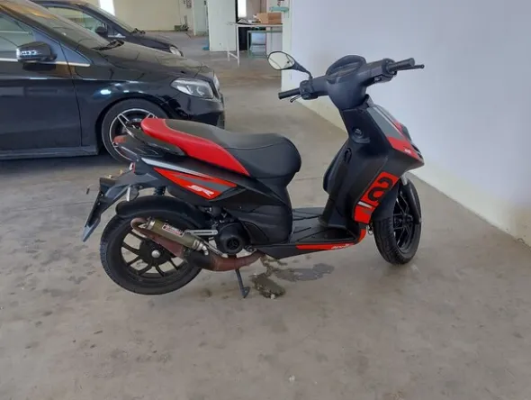 1#7856 Scooter Aprilia