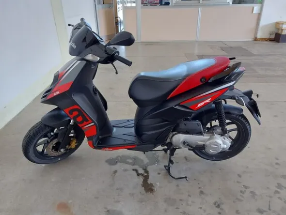 1#7856 Scooter Aprilia