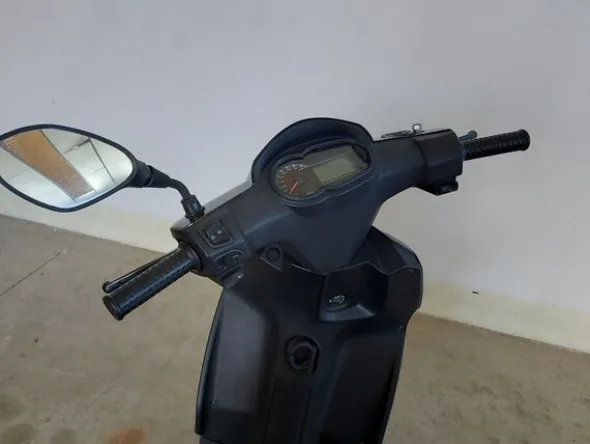 1#7856 Scooter Aprilia
