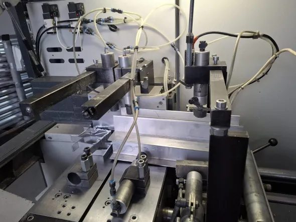 Sega circolare automatica ELUMATEC SA 142/36