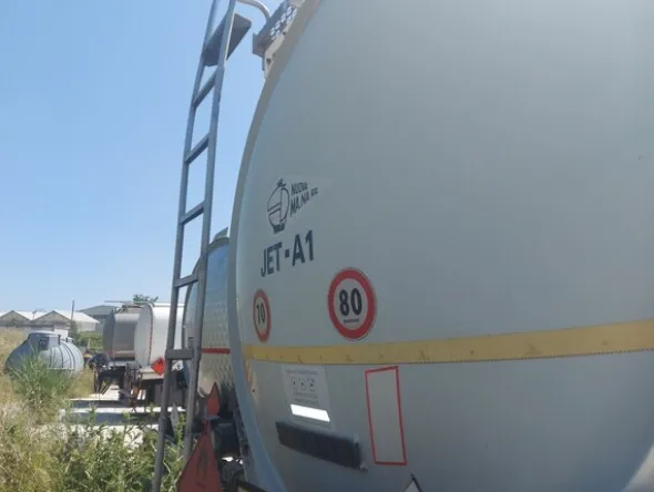 8#7713 Semirimorchio con cisterna Nuova Ma. Na. Ro