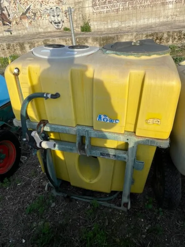 17#7633 Serbatoio Caffini 600 Lt