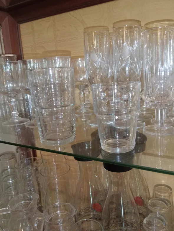 Set bicchieri acqua, vino e posate x 50 coperti.