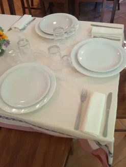 Set bicchieri acqua, vino e posate x 50 coperti.