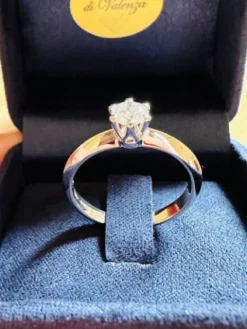 SOLITARIO IN ORO B.18K CON DIAMANTE CT. 0,60 