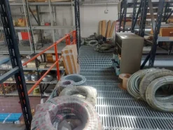 4#7887 Soppalco e scaffalature