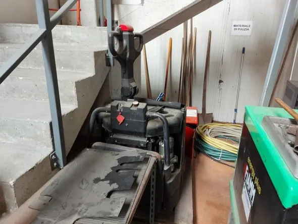 3#6453 Spazzapavimenti Eureka e lavapavimenti Portotecnica