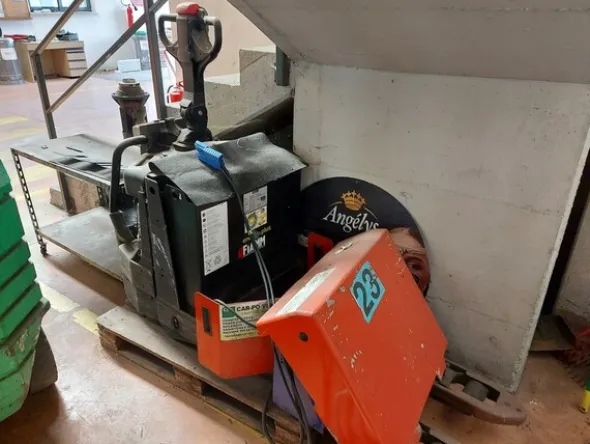 3#6453 Spazzapavimenti Eureka e lavapavimenti Portotecnica