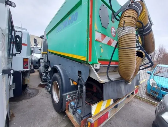 52#6803 Spazzatrice Iveco