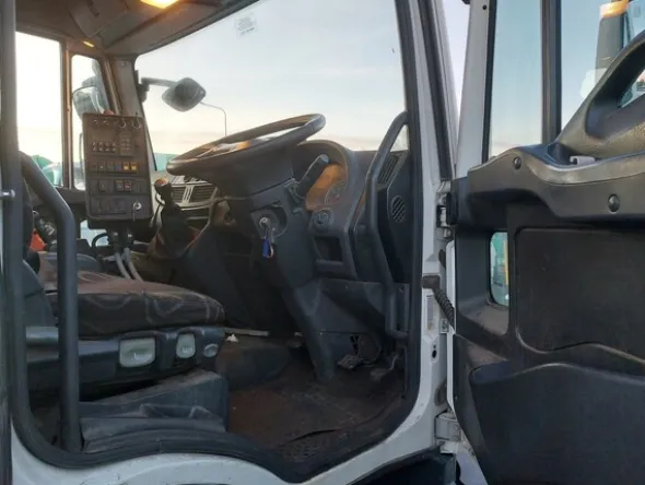 45#7528 Spazzatrice Iveco