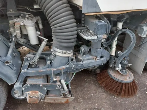 45#7528 Spazzatrice Iveco