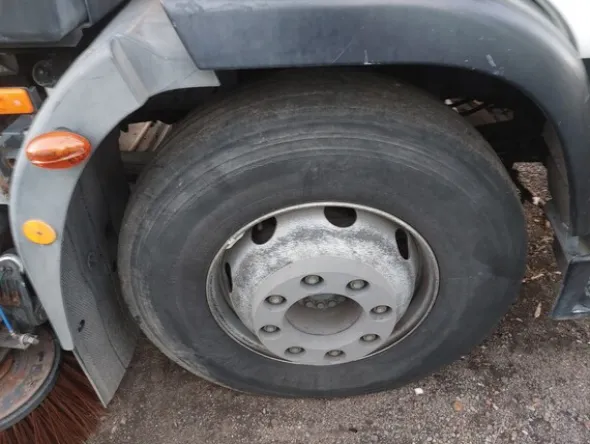 45#7528 Spazzatrice Iveco
