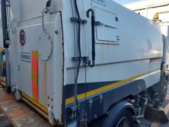 31#7528 Spazzatrice Iveco