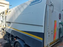 31#7528 Spazzatrice Iveco