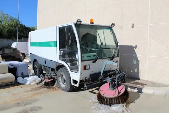 1#6883 Spazzatrice Iveco