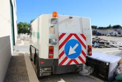 1#6883 Spazzatrice Iveco