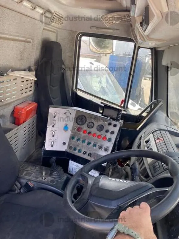 1#9409 Spazzatrice stradale Iveco 160E