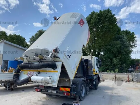 1#9409 Spazzatrice stradale Iveco 160E