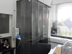 17#3675 Spettrofotometro Hitachi e centrifuga Bekman