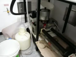17#3675 Spettrofotometro Hitachi e centrifuga Bekman