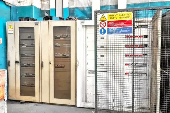 #2515003 Stabilimento produttivo con ampio piazzale