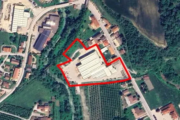 #2515003 Stabilimento produttivo con ampio piazzale