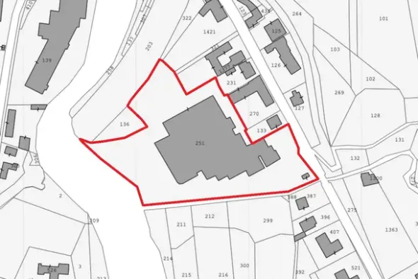 #2515003 Stabilimento produttivo con ampio piazzale