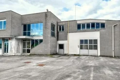 #2515003 Stabilimento produttivo con ampio piazzale