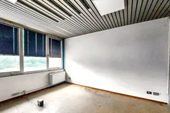 #2515003 Stabilimento produttivo con ampio piazzale