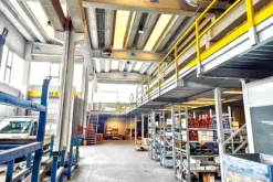 #2515003 Stabilimento produttivo con ampio piazzale