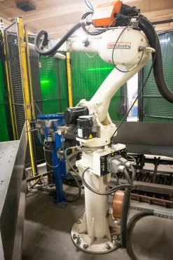 Stazione di saldatura robotica KAWASAKI RA006L