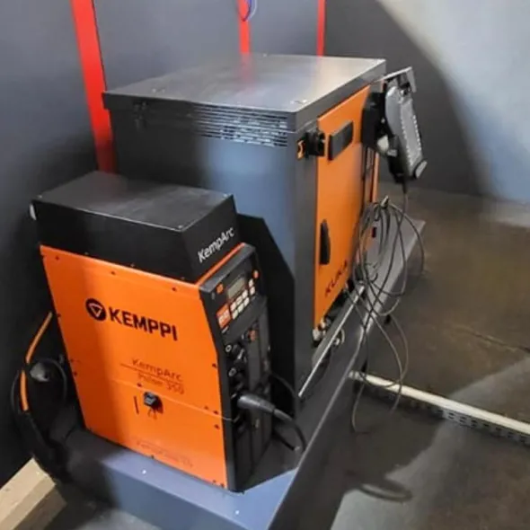 Stazione di saldatura robotizzata KUKA KR 8 R2100-2