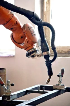 Stazione di saldatura robotizzata KUKA KR 30 L16-2