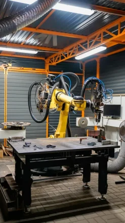 Stazione robotica per taglio e saldatura laser FANUC