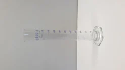 Stock contenitori da laboratorio in Pyrex e polietilene