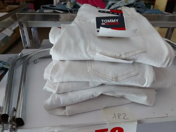 2#7928 Stock di abbigliamento e calzature uomo donna e bambino