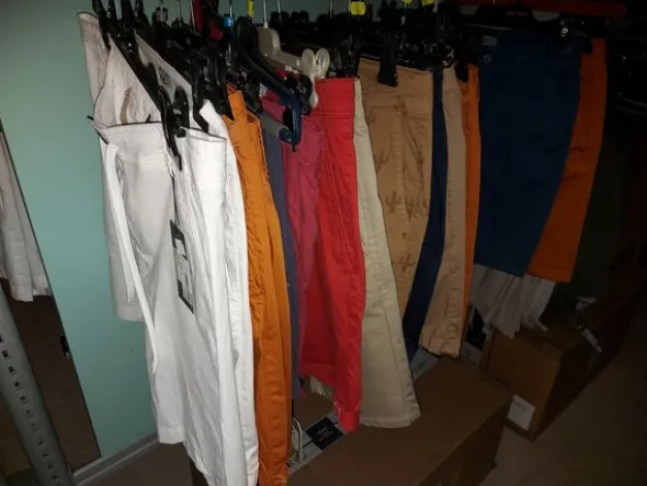 2#7928 Stock di abbigliamento e calzature uomo donna e bambino