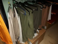 2#7928 Stock di abbigliamento e calzature uomo donna e bambino