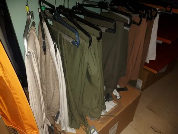 2#7928 Stock di abbigliamento e calzature uomo donna e bambino