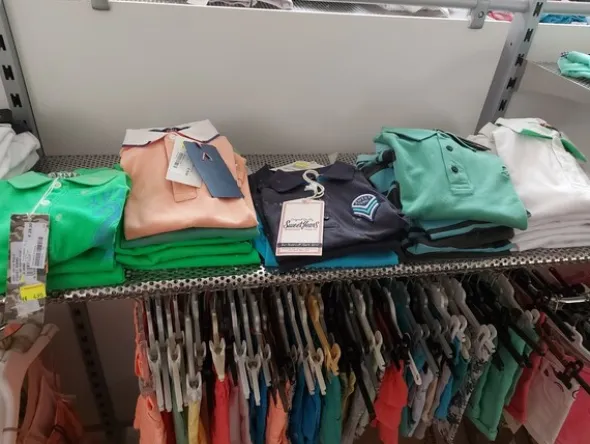 2#7928 Stock di abbigliamento e calzature uomo donna e bambino