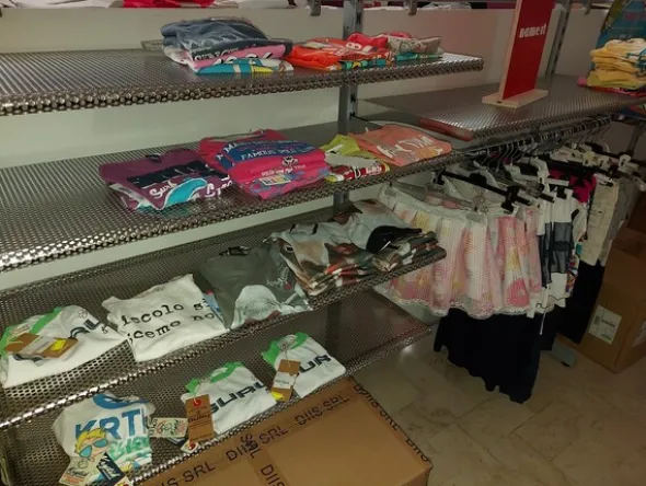 2#7928 Stock di abbigliamento e calzature uomo donna e bambino