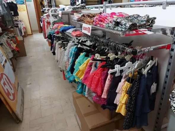 2#7928 Stock di abbigliamento e calzature uomo donna e bambino