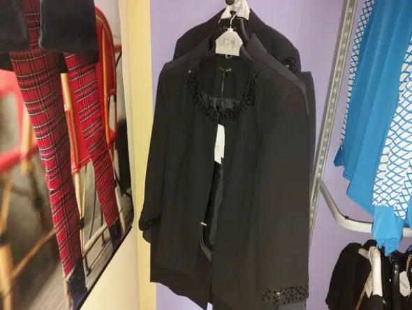 2#7928 Stock di abbigliamento e calzature uomo donna e bambino