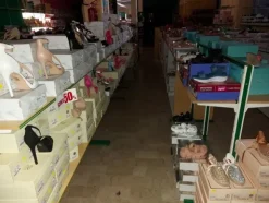 2#7928 Stock di abbigliamento e calzature uomo donna e bambino