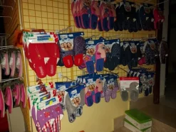 2#7928 Stock di abbigliamento e calzature uomo donna e bambino