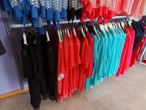 2#7928 Stock di abbigliamento e calzature uomo donna e bambino